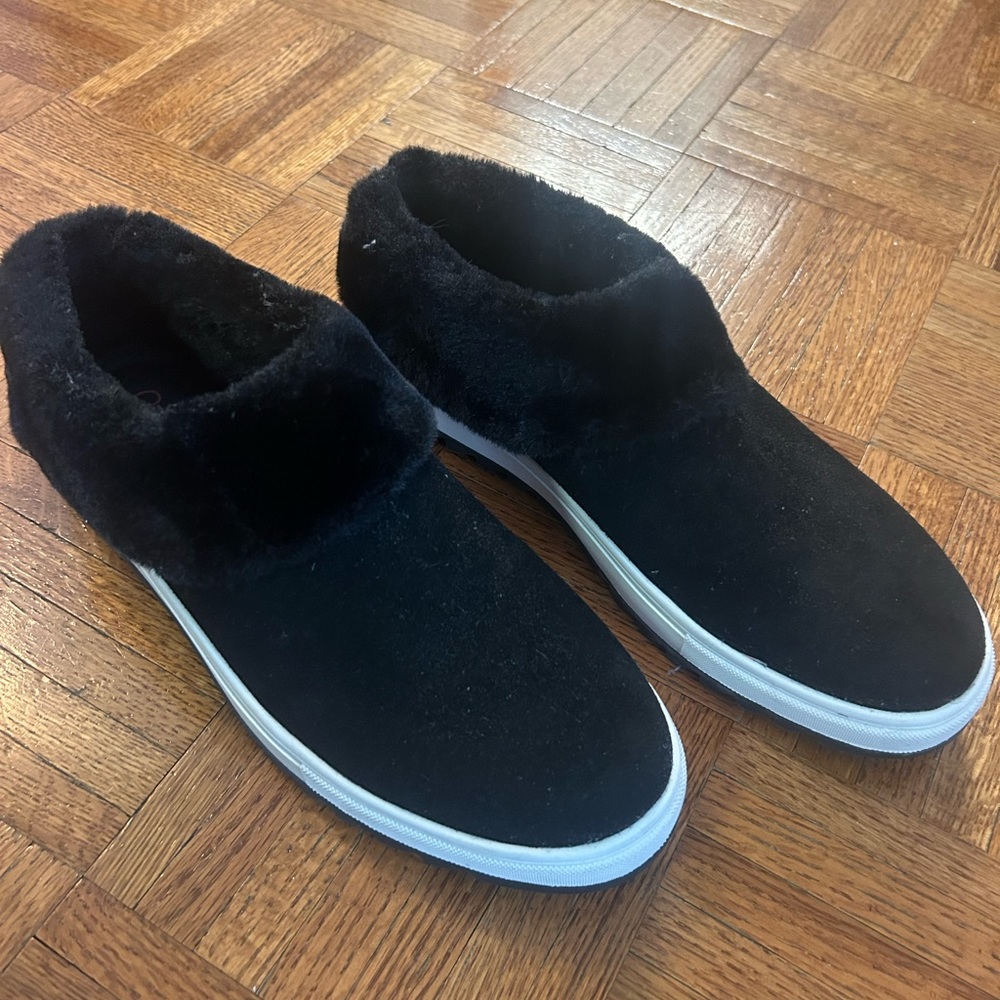 Blondo Fur Lined Sneaker size 10 NWOT